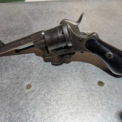 Revolver type lefaucheux 7mm &agrave; cartouches &agrave; broches crosse arrondie