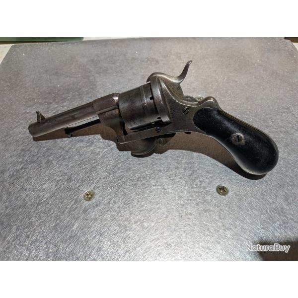 Revolver type lefaucheux 7mm � cartouches � broches crosse arrondie