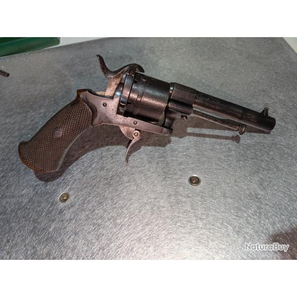 Revolver type lefaucheux 7mm � cartouches � broches crosse quadrill�e