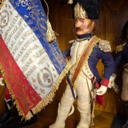 Superbe figurine soldat grenadier garde imp&eacute;riale tr&egrave;s ancienne en bis-cuit 25 cms