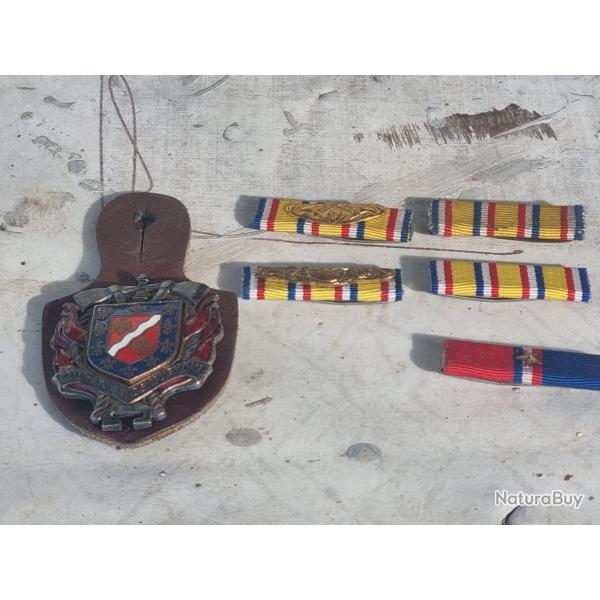 Lot de 5 barrettes de rappel de m�dailles et 1 insigne " pucelle"