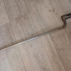 Baionnette &agrave; douille, suisse, &agrave; triple fentes