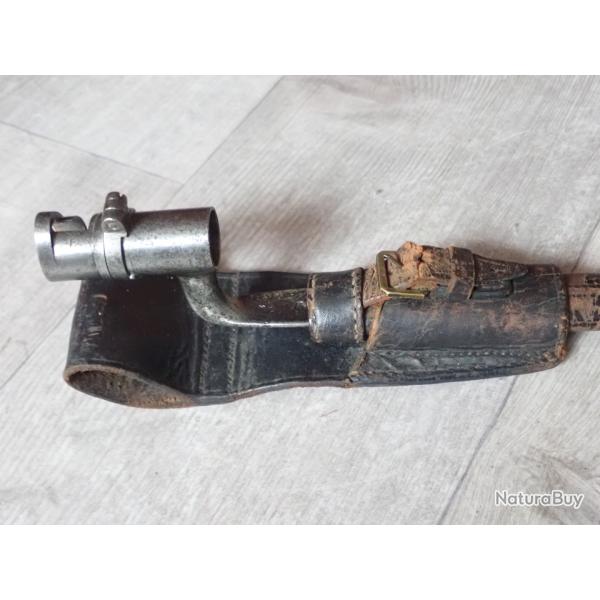 Ba�onnette � douille type 1847 France. Avec fourreau cuir et gousset marqu� Luzern, contrat suisse