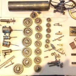 lot de pi&egrave;ces d&eacute;tach&eacute; de machine &agrave; vapeur
