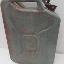 Ancien jerricans militaire bon &eacute;tat g&eacute;n&eacute;ral   4  Kg 300