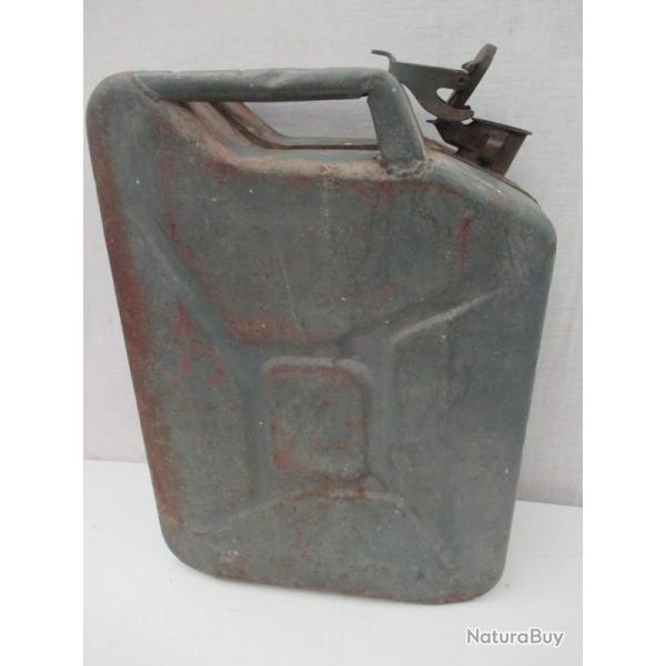 Ancien jerricans militaire bon �tat g�n�ral   4  Kg 300