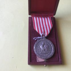 VENDU PAR LE-CUIRASSIER TRES BELLE M&Eacute;DAILLE ARGENT CORPS EXP&Eacute;DITIONNAIRE FRAN&Ccedil;AIS D'ITALIE 1943/45