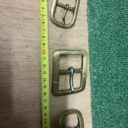 Lot de 3 boucles Western en laiton massif.