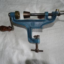 Presse &agrave; rechargement MFB calibre 16
