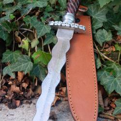 Couteau Dague De Chevalier Lame Acier Damas 256 Couches Manche Bois Garde Nickel Etui Cuir Artisanat