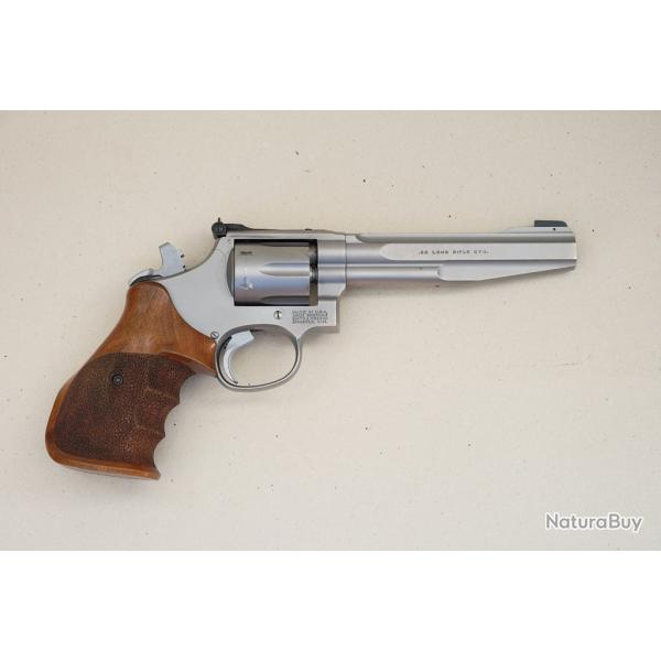 Rare Smith & Wesson 617, 6 pouces, 22lr, s�rie tr�s limit�e Performance Center. Exemplaire n�82.