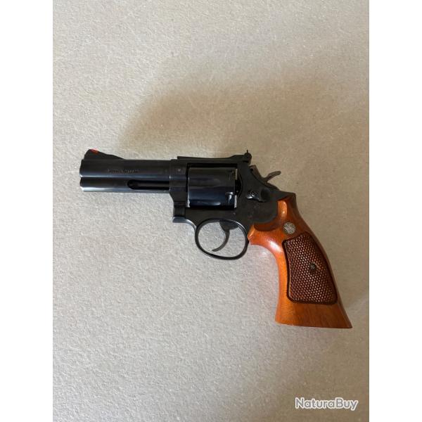 Smith et Wesson modele 586 4pouces comme neuf