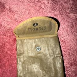 Pochette imperm&eacute;able entretien Garand . Trouv&eacute;e en Moselle, &agrave; c&ocirc;t&eacute; de Metz.