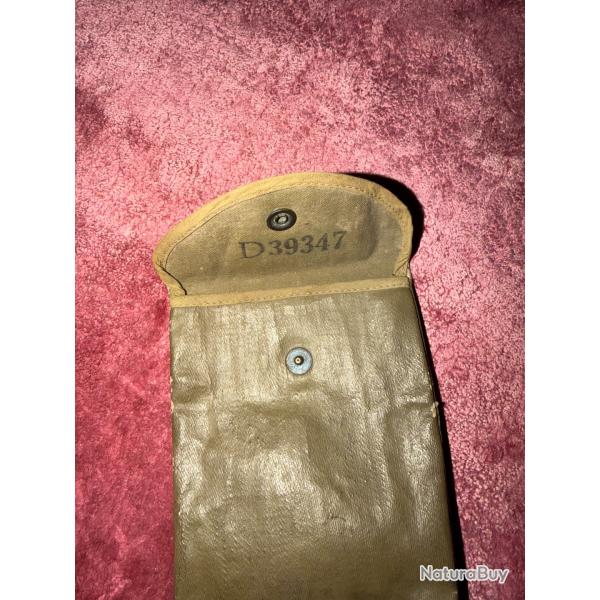 Pochette imperm�able entretien Garand . Trouv�e en Moselle, � c�t� de Metz.