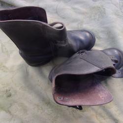 paires de ranger / brodequin de marche de pointure 40 noires
