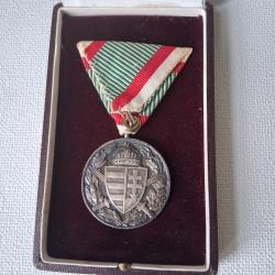 M&eacute;daille Comm&eacute;morative Guerre Hongroise 1914-1918 Version Combattant + &Eacute;crin d'origine