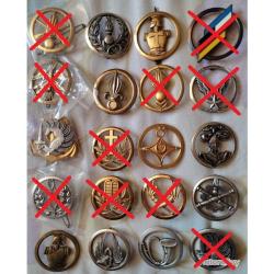 Lot de 11 insignes de b&eacute;ret (Fran&ccedil;ais) usag&eacute;s et neufs (2)
