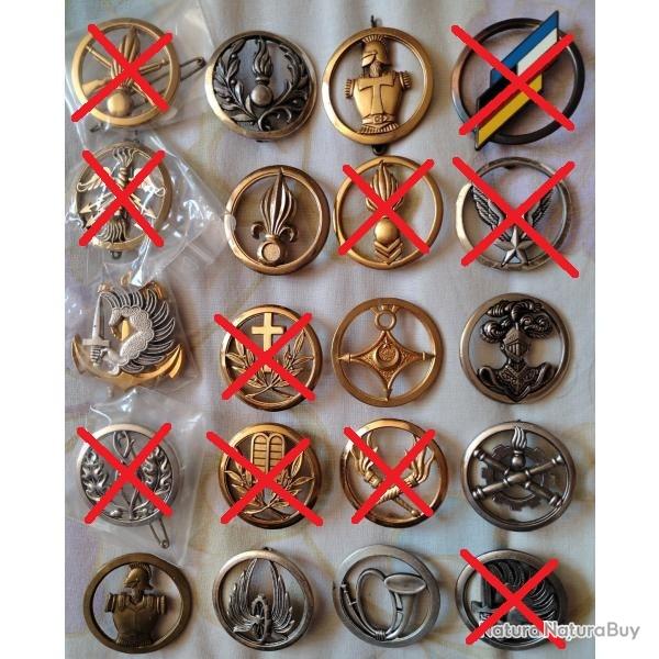 Lot de 11 insignes de b�ret (Fran�ais) usag�s et neufs (2)