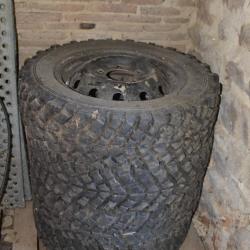 Lot de 4 roues mont&eacute;es pour Lada Niva