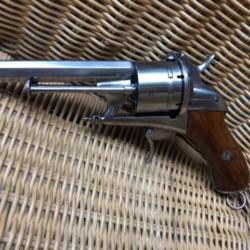 magnifique revolver CHAMELOT ET DELVIGNE &laquo;&nbsp;de gaucher &laquo;&nbsp;calibre 12mm &agrave; broche en &eacute;tat exceptionnel