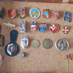 lot insignes toutes armes