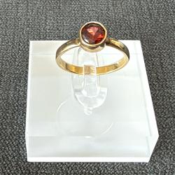 Bague solitaire or jaune 18 carats et pierre rouge - taille 52