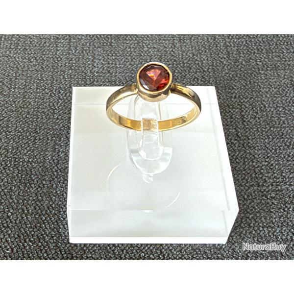 Bague solitaire or jaune 18 carats et pierre rouge - taille 52