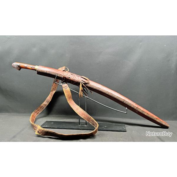 ANCIEN SABRE TURC OTTOMAN "YATAGAN" LAME POINCONNEE, BEAU FOURREAU PRESENT.