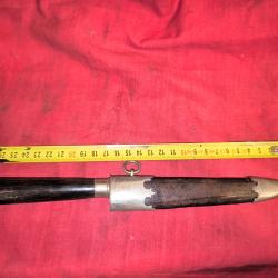 Grand stylet corse XIXe Vendetta, esprit g&eacute;nois avec le retour arri&egrave;re de talon de lame.Acier forg&eacute;