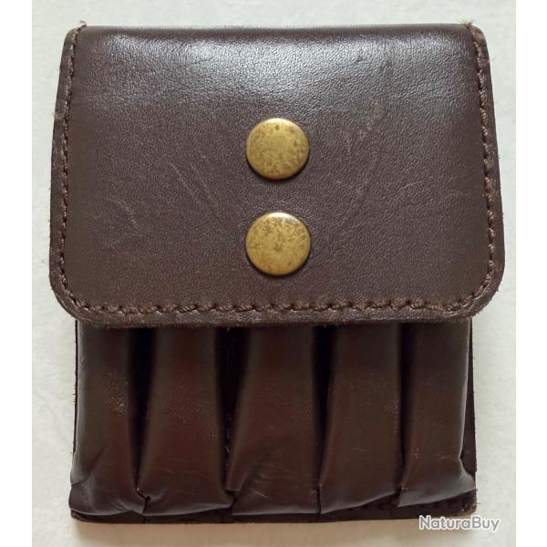 �tui cuir d'occasion en tr�s bon �tat pour 5 cartouches de carabine.