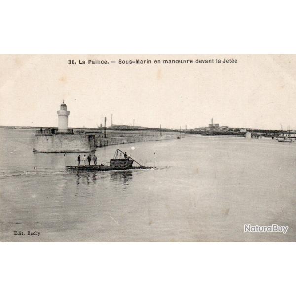 Carte Postale La Pallice Sous-Marin en manoeuvre devant la Jet�e -N�8671