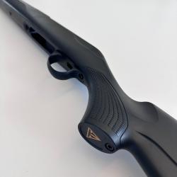 Crosse Tikka T3X (super lite) synth&eacute;tique noire mat