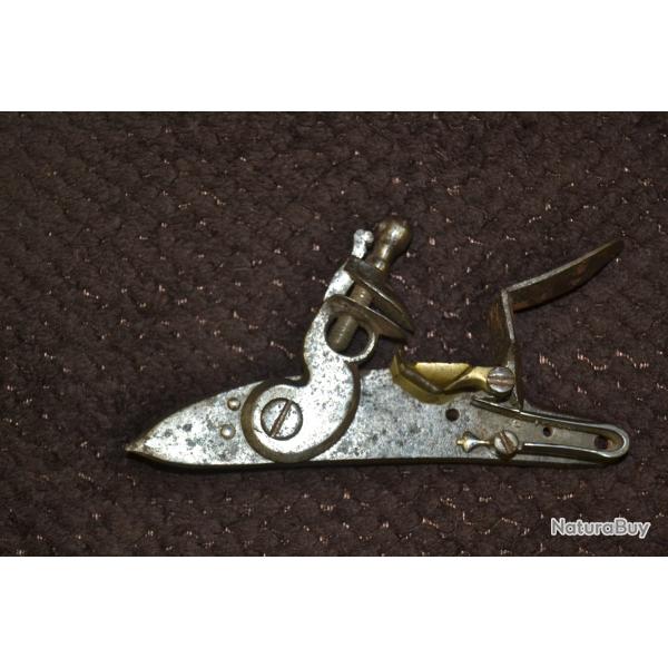 platine de pistolet � silex mod�le 1763 r�volutionnaire r�glementaire �poque 18�me.