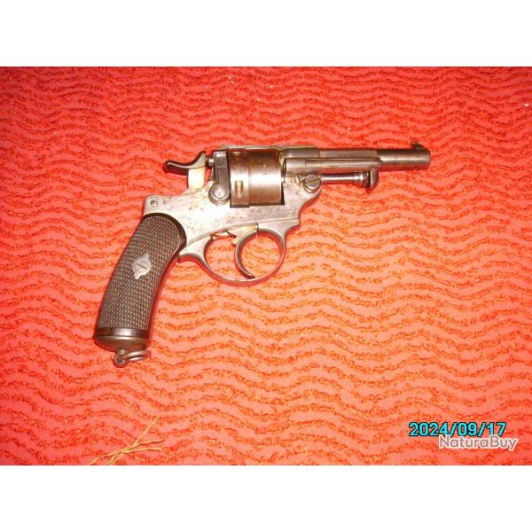 revolver pour collectionneurs,en bon �tat,utilis� par les arm�es allemandes puis fran�aises.