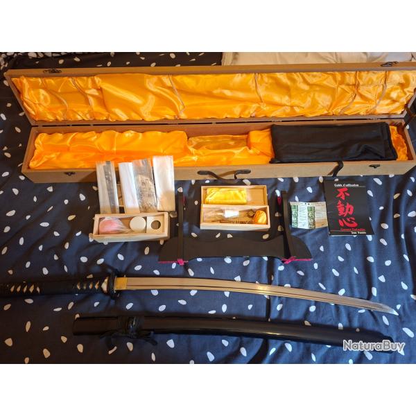 Katana d'entra�nement avec coffret, pr�sentoir et kit de nettoyage