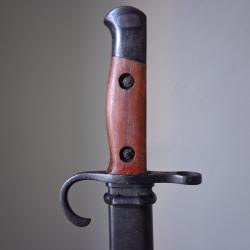 Ba&iuml;onnette japonaise Arisaka Type 30 &agrave; quillon � Tokyo / Koishikawa � Avec fourreau