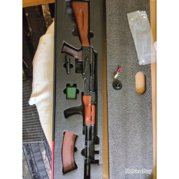 bande !!!E&l ak 74 n �tat proche du neuf sauf marque sur la crosse bois v�ritable