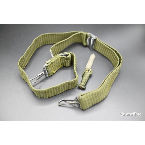 Bretelle militaire avec accessoires de nettoyage
