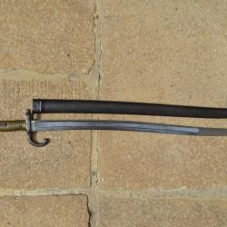 Sabre-ba&iuml;onnette Chassepot avec fourreau (m&ecirc;me num&eacute;ro: M 1676)