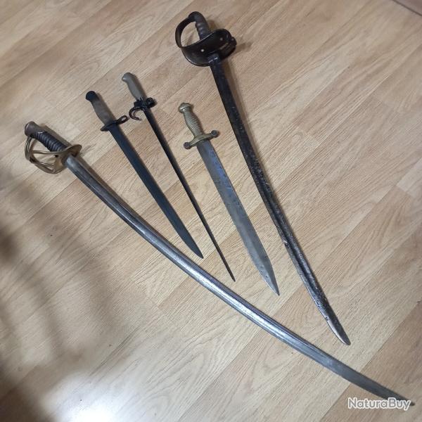 Lot d'armes blanches
