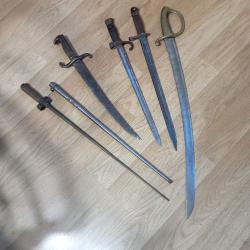 Ensemble d'armes blanches pour restauration