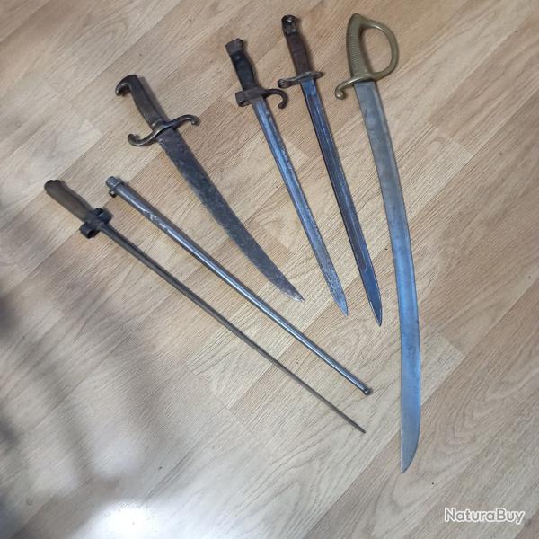 Ensemble d'armes blanches pour restauration