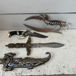 Lot de 4 dagues fantaisie