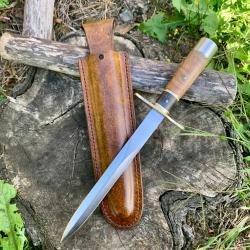 dague de chasse d'artisan / loupe de fr&ecirc;ne stabilis&eacute; / corne d'antilope / lame inox double tranchant