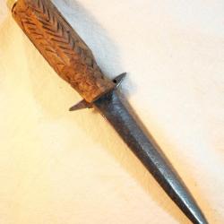Couteau tranch&eacute;e SF avec manche en bois sculpt&eacute; POILU  1914/1918 WWI - LIS24COU001