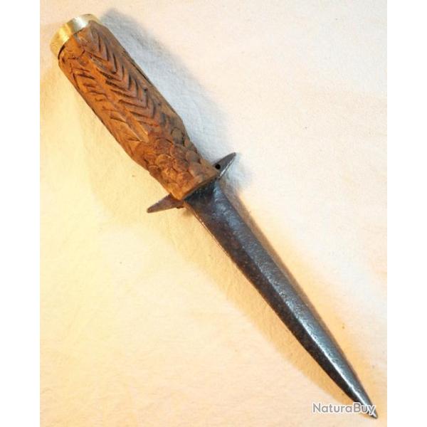 Couteau tranch�e SF avec manche en bois sculpt� POILU  1914/1918 WWI - LIS24COU001