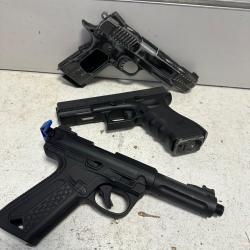 Pour r&eacute;paration Lot de x3 pistolets airsoft cal.6mm divers