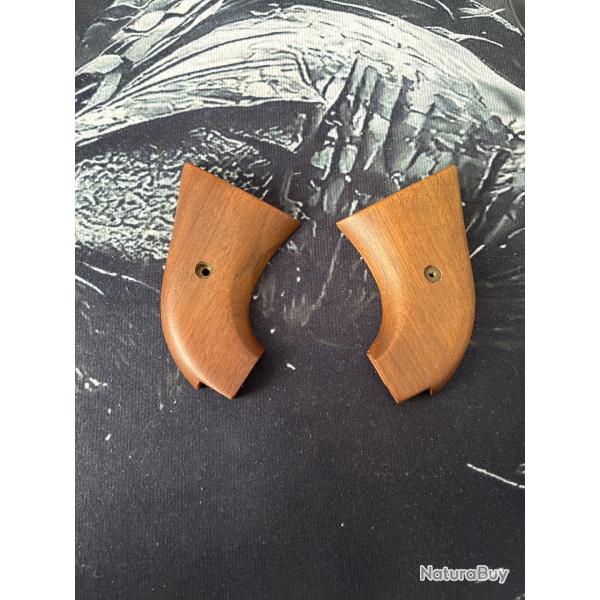 Cross en bois revolver