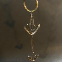 RARE PAIRE DE PULV&Eacute;RIN OU DE POIRE &Agrave; POUDRE OTTOMANE CHARGE ET AMOR&Ccedil;AGE XIXe ANNEAU LAITON CHA&Icirc;NE
