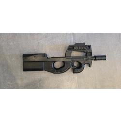 P90 avec Red dot int&eacute;gr&eacute;e Cyma Full Upgrade